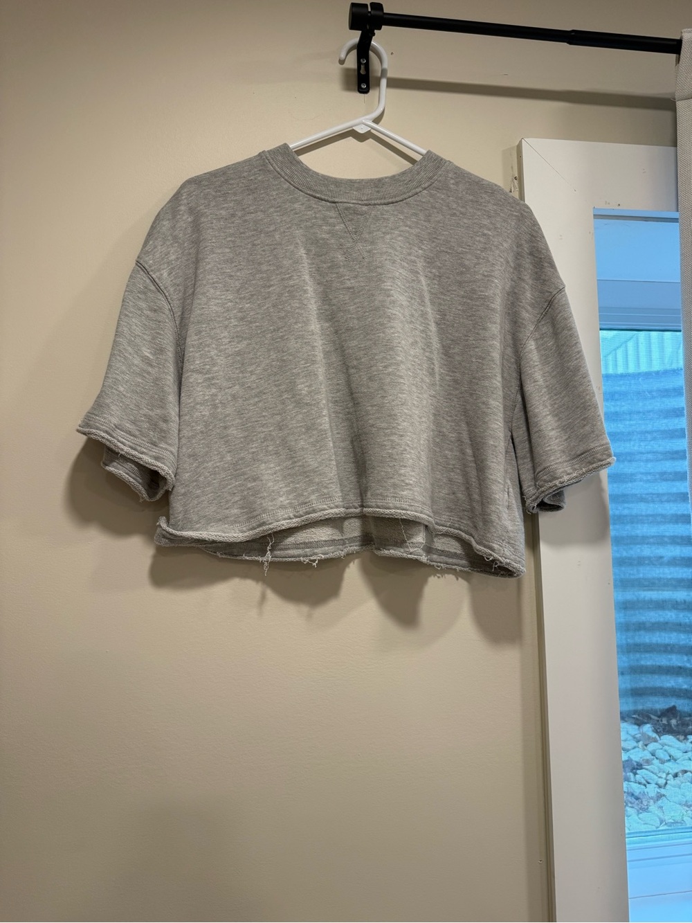 Cropped Raw-Hem Sweatshirt - Light Gray